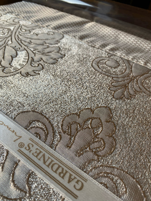 Prabangi austinių žakardo raštų lovatiesė "Gardine's Diva" su 2 pagalvių užvalkalais, smėlinė